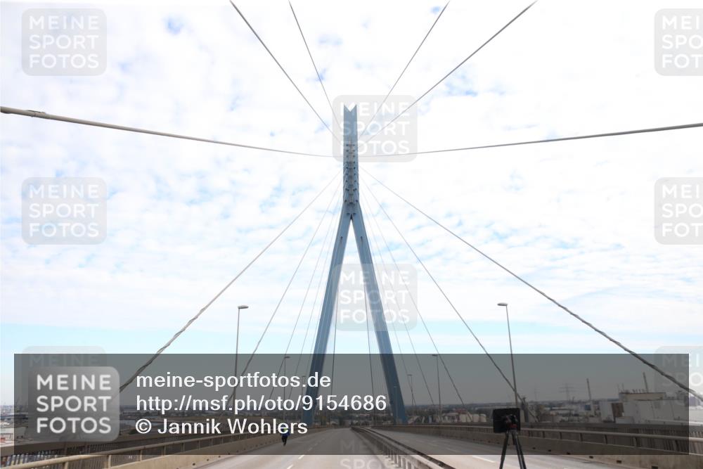 03.10.2025 - Köhlbrandbrückenlauf Jannik Wohlers http://msf.ph/oto/9154686 03.10.2025 15:04:31 Position 1  meine-sportfotos.de