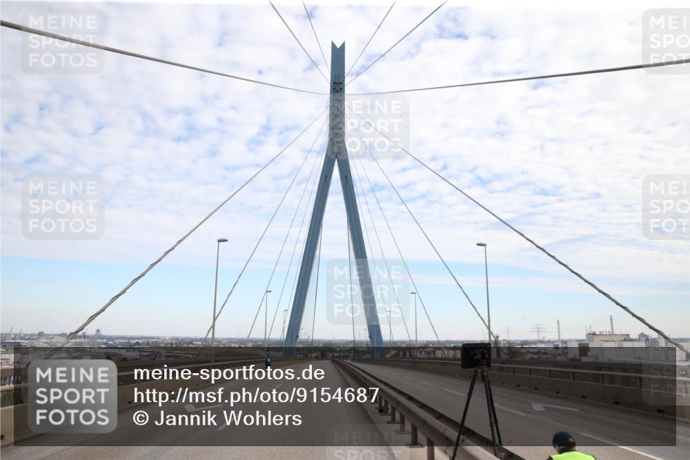 03.10.2025 - Köhlbrandbrückenlauf Jannik Wohlers http://msf.ph/oto/9154687 03.10.2025 15:04:36 Position 1  meine-sportfotos.de