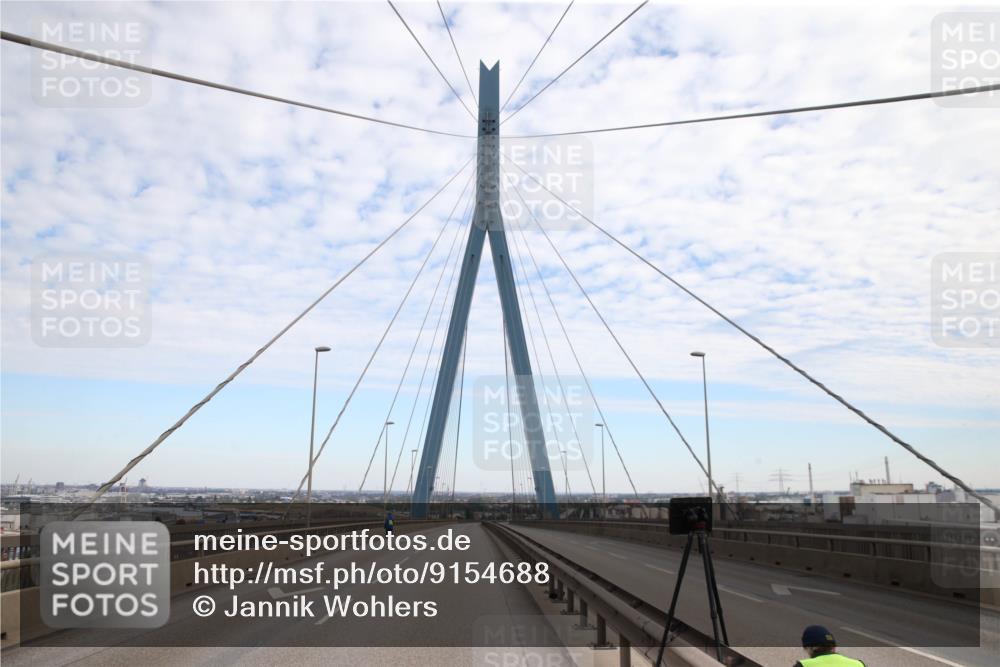 03.10.2025 - Köhlbrandbrückenlauf Jannik Wohlers http://msf.ph/oto/9154688 03.10.2025 15:04:36 Position 1  meine-sportfotos.de