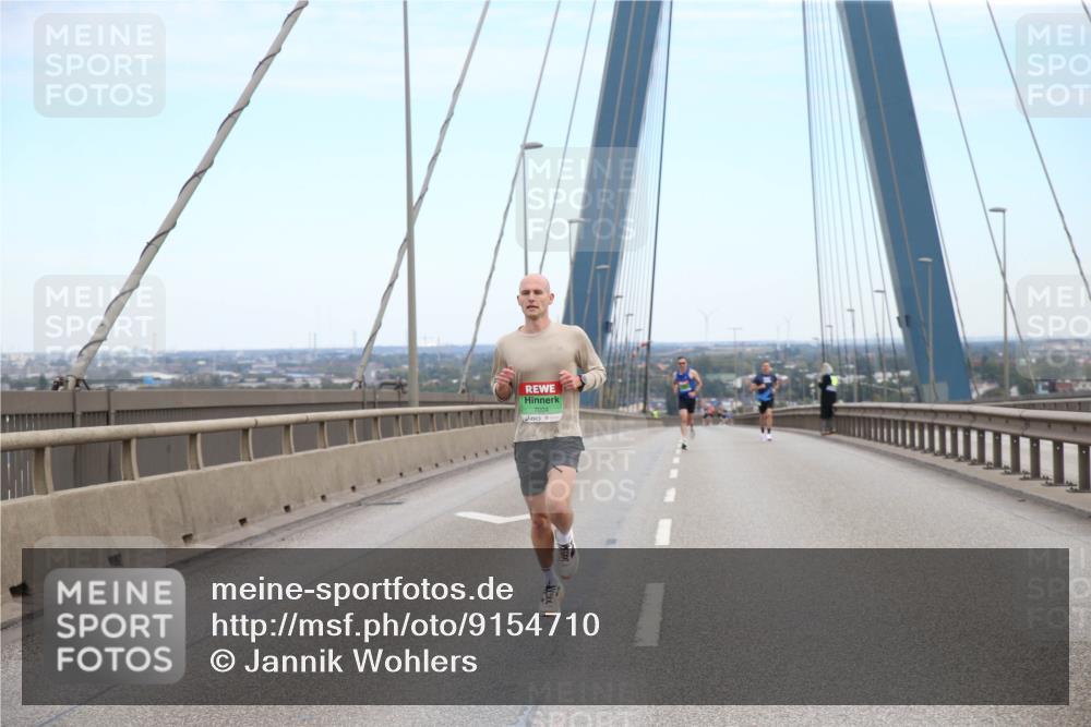 03.10.2025 - Köhlbrandbrückenlauf Jannik Wohlers http://msf.ph/oto/9154710 03.10.2025 15:16:27 Position 1 7004 meine-sportfotos.de
