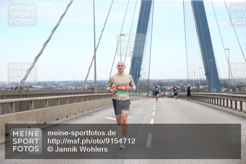 03.10.2025 - Köhlbrandbrückenlauf Jannik Wohlers http://msf.ph/oto/9154712 03.10.2025 15:16:27 Position 1 7004 meine-sportfotos.de