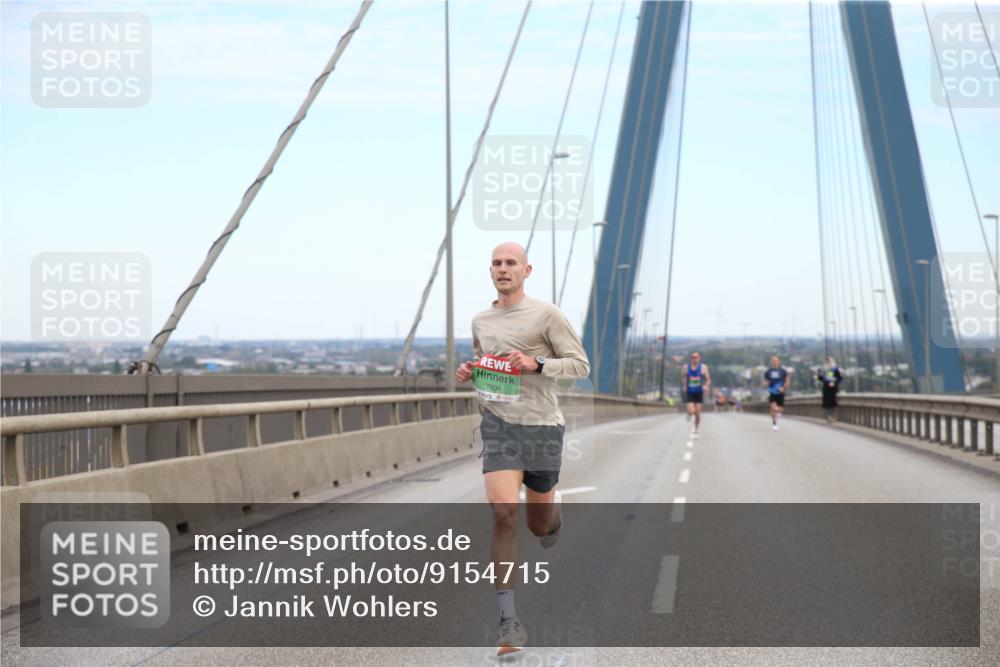 03.10.2025 - Köhlbrandbrückenlauf Jannik Wohlers http://msf.ph/oto/9154715 03.10.2025 15:16:27 Position 1 7004 meine-sportfotos.de