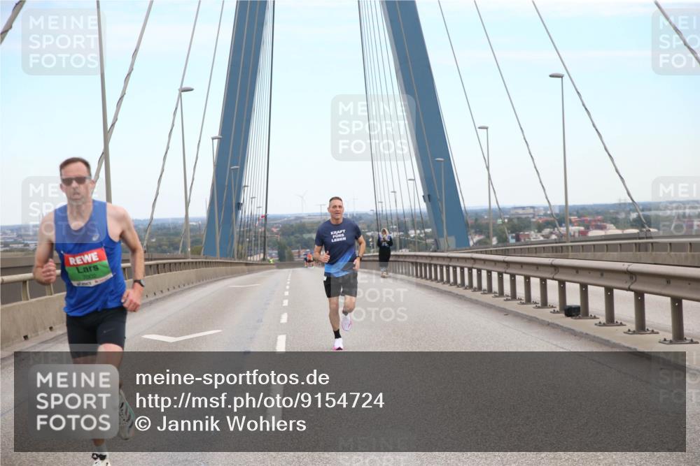 03.10.2025 - Köhlbrandbrückenlauf Jannik Wohlers http://msf.ph/oto/9154724 03.10.2025 15:16:34 Position 1 7002 meine-sportfotos.de