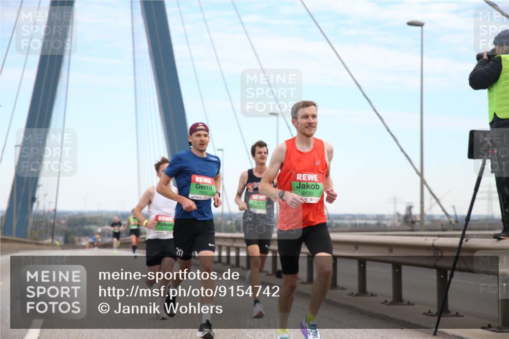 03.10.2025 - Köhlbrandbrückenlauf Jannik Wohlers http://msf.ph/oto/9154742 03.10.2025 15:17:08 Position 1 28, 7003, 9130 meine-sportfotos.de