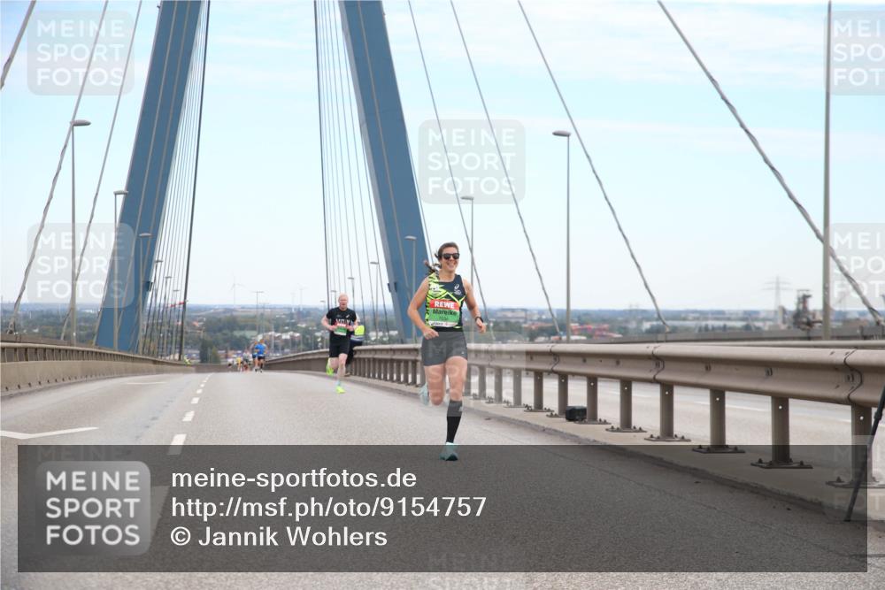 03.10.2025 - Köhlbrandbrückenlauf Jannik Wohlers http://msf.ph/oto/9154757 03.10.2025 15:17:12 Position 1 7034 meine-sportfotos.de