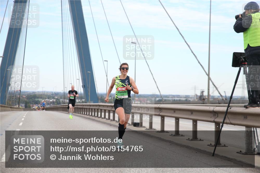 03.10.2025 - Köhlbrandbrückenlauf Jannik Wohlers http://msf.ph/oto/9154765 03.10.2025 15:17:13 Position 1 7034 meine-sportfotos.de