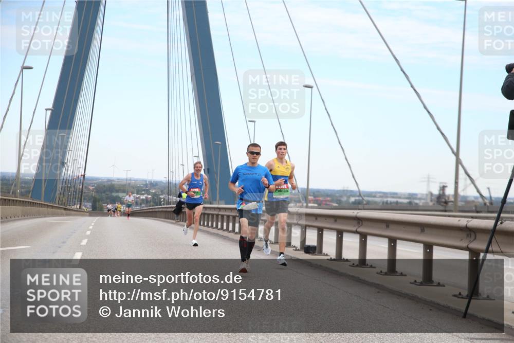 03.10.2025 - Köhlbrandbrückenlauf Jannik Wohlers http://msf.ph/oto/9154781 03.10.2025 15:17:31 Position 1  meine-sportfotos.de