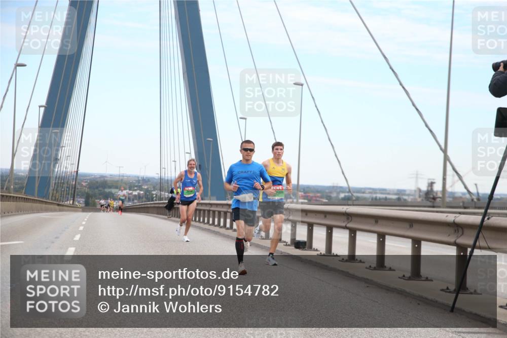 03.10.2025 - Köhlbrandbrückenlauf Jannik Wohlers http://msf.ph/oto/9154782 03.10.2025 15:17:31 Position 1  meine-sportfotos.de