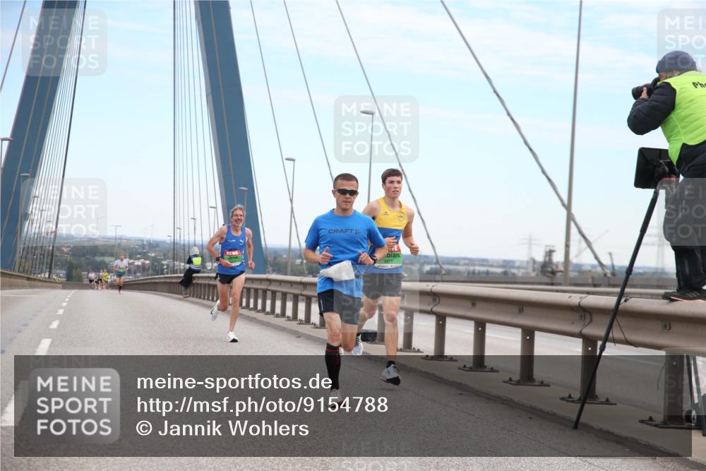03.10.2025 - Köhlbrandbrückenlauf Jannik Wohlers http://msf.ph/oto/9154788 03.10.2025 15:17:31 Position 1 8871 meine-sportfotos.de