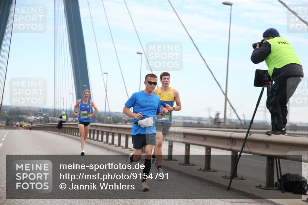 03.10.2025 - Köhlbrandbrückenlauf Jannik Wohlers http://msf.ph/oto/9154791 03.10.2025 15:17:32 Position 1  meine-sportfotos.de