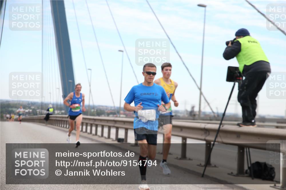03.10.2025 - Köhlbrandbrückenlauf Jannik Wohlers http://msf.ph/oto/9154794 03.10.2025 15:17:32 Position 1  meine-sportfotos.de
