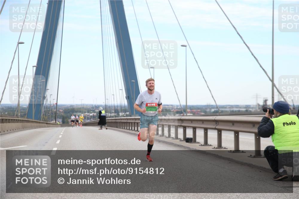 03.10.2025 - Köhlbrandbrückenlauf Jannik Wohlers http://msf.ph/oto/9154812 03.10.2025 15:17:43 Position 1 7011 meine-sportfotos.de