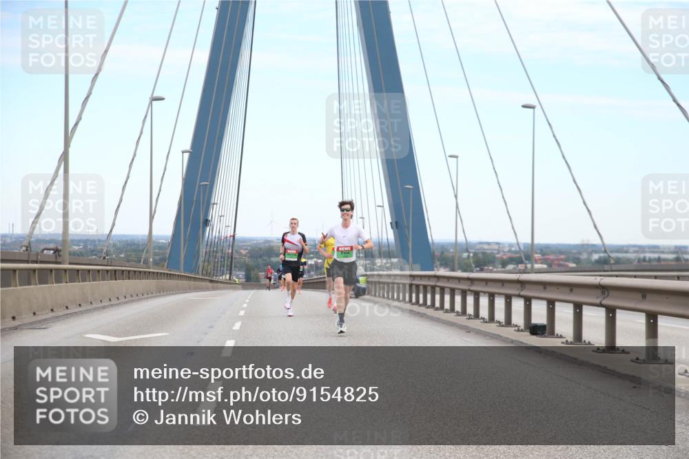 03.10.2025 - Köhlbrandbrückenlauf Jannik Wohlers http://msf.ph/oto/9154825 03.10.2025 15:17:57 Position 1  meine-sportfotos.de