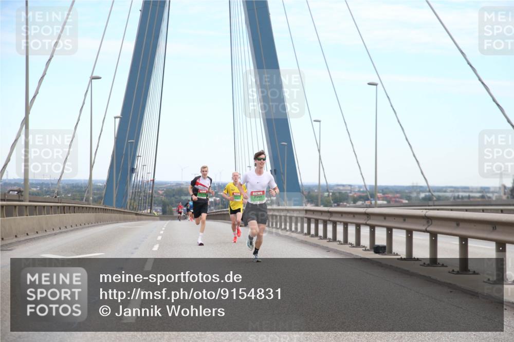 03.10.2025 - Köhlbrandbrückenlauf Jannik Wohlers http://msf.ph/oto/9154831 03.10.2025 15:17:58 Position 1  meine-sportfotos.de