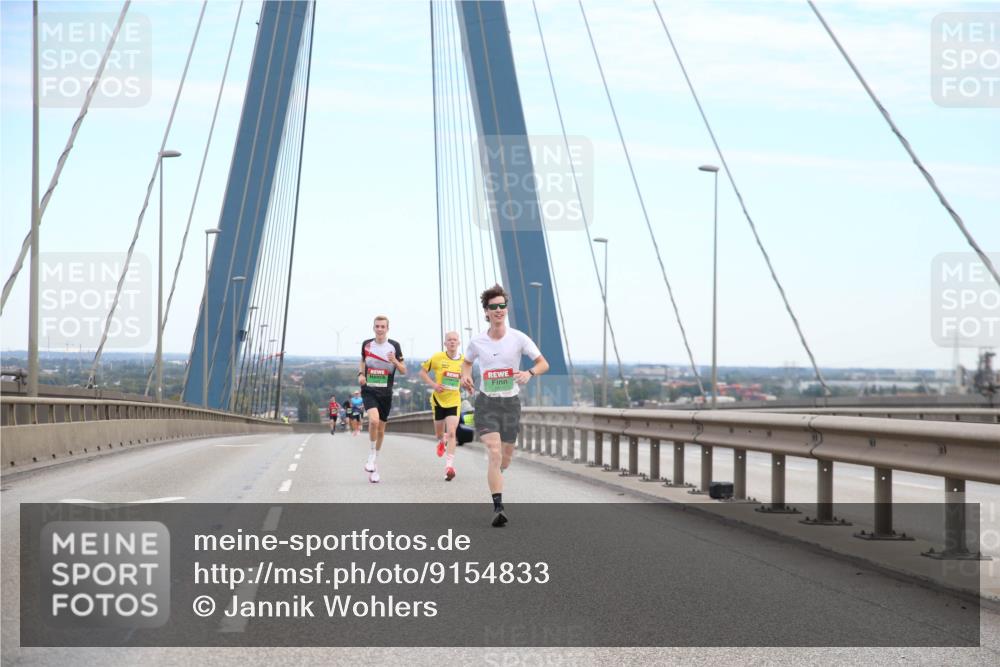 03.10.2025 - Köhlbrandbrückenlauf Jannik Wohlers http://msf.ph/oto/9154833 03.10.2025 15:17:58 Position 1  meine-sportfotos.de