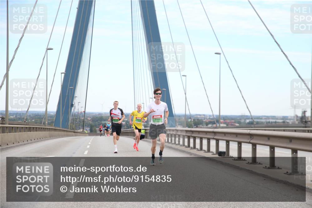03.10.2025 - Köhlbrandbrückenlauf Jannik Wohlers http://msf.ph/oto/9154835 03.10.2025 15:17:58 Position 1  meine-sportfotos.de