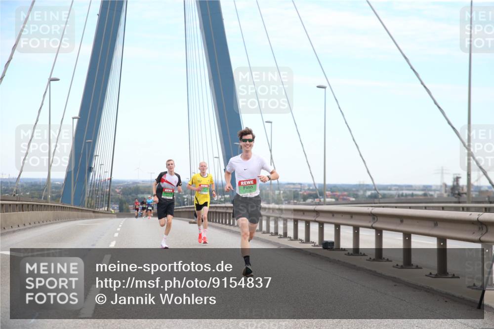 03.10.2025 - Köhlbrandbrückenlauf Jannik Wohlers http://msf.ph/oto/9154837 03.10.2025 15:17:59 Position 1 7009 meine-sportfotos.de