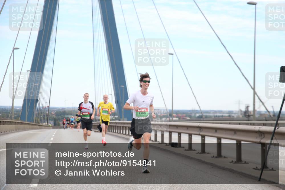 03.10.2025 - Köhlbrandbrückenlauf Jannik Wohlers http://msf.ph/oto/9154841 03.10.2025 15:17:59 Position 1 7009 meine-sportfotos.de
