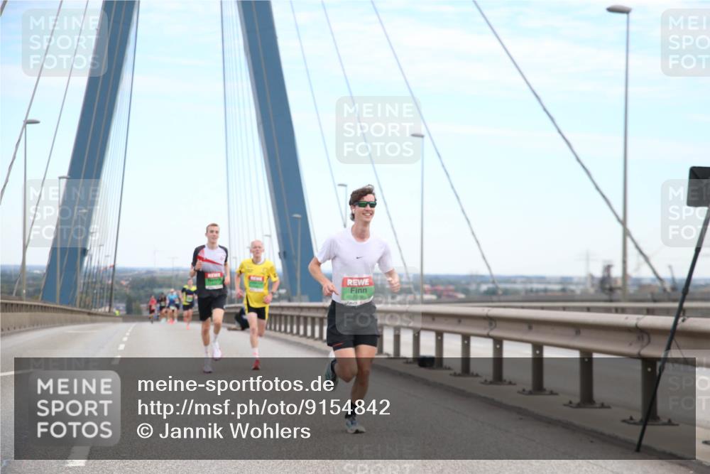 03.10.2025 - Köhlbrandbrückenlauf Jannik Wohlers http://msf.ph/oto/9154842 03.10.2025 15:17:59 Position 1 7009 meine-sportfotos.de