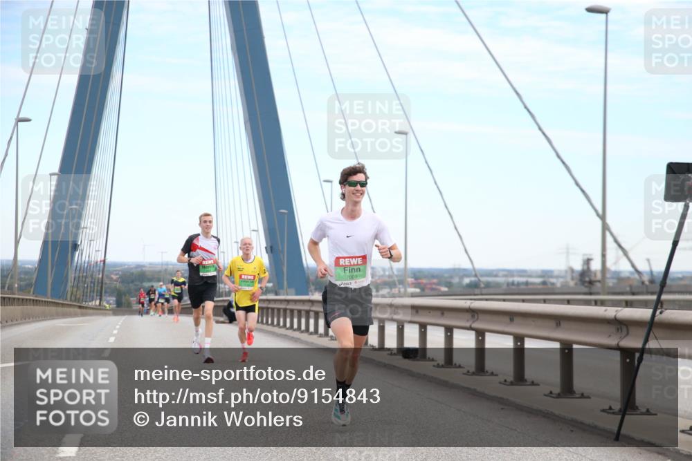 03.10.2025 - Köhlbrandbrückenlauf Jannik Wohlers http://msf.ph/oto/9154843 03.10.2025 15:18:00 Position 1 7009 meine-sportfotos.de