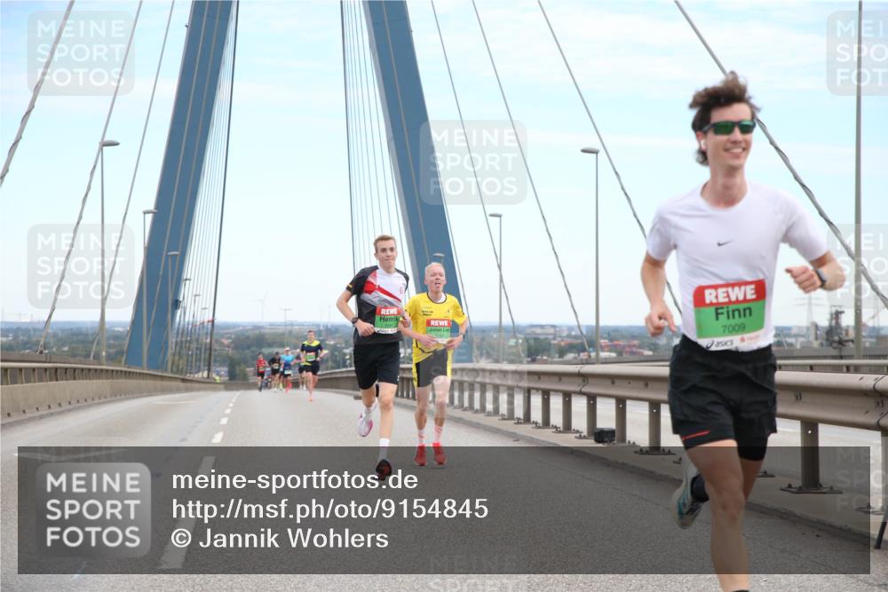 03.10.2025 - Köhlbrandbrückenlauf Jannik Wohlers http://msf.ph/oto/9154845 03.10.2025 15:18:00 Position 1 7140, 7009 meine-sportfotos.de