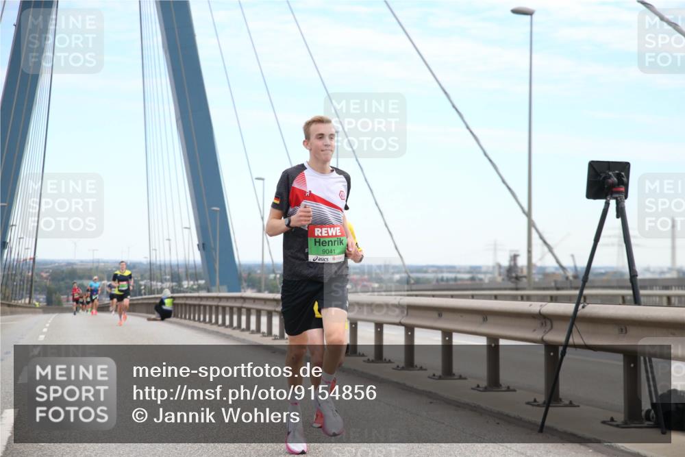 03.10.2025 - Köhlbrandbrückenlauf Jannik Wohlers http://msf.ph/oto/9154856 03.10.2025 15:18:02 Position 1 9041 meine-sportfotos.de