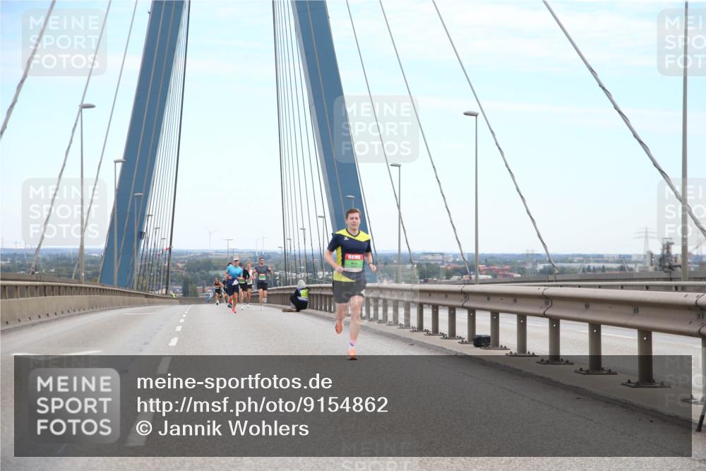 03.10.2025 - Köhlbrandbrückenlauf Jannik Wohlers http://msf.ph/oto/9154862 03.10.2025 15:18:07 Position 1  meine-sportfotos.de