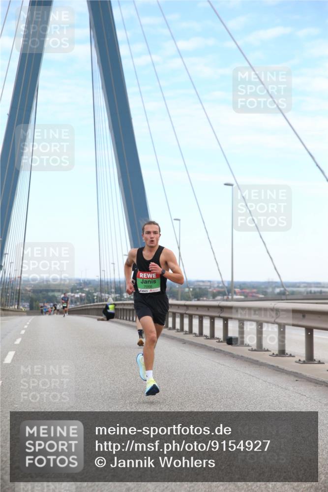 03.10.2025 - Köhlbrandbrückenlauf Jannik Wohlers http://msf.ph/oto/9154927 03.10.2025 15:18:25 Position 1 7066 meine-sportfotos.de