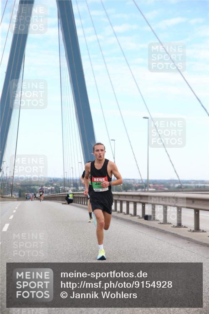03.10.2025 - Köhlbrandbrückenlauf Jannik Wohlers http://msf.ph/oto/9154928 03.10.2025 15:18:25 Position 1 706 meine-sportfotos.de