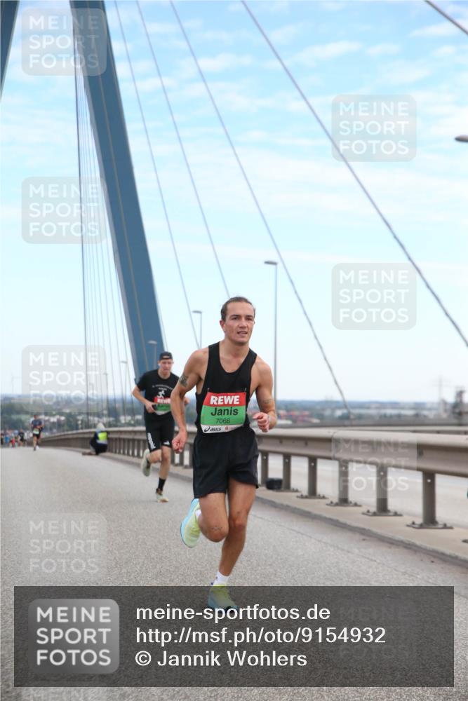 03.10.2025 - Köhlbrandbrückenlauf Jannik Wohlers http://msf.ph/oto/9154932 03.10.2025 15:18:26 Position 1 7066 meine-sportfotos.de
