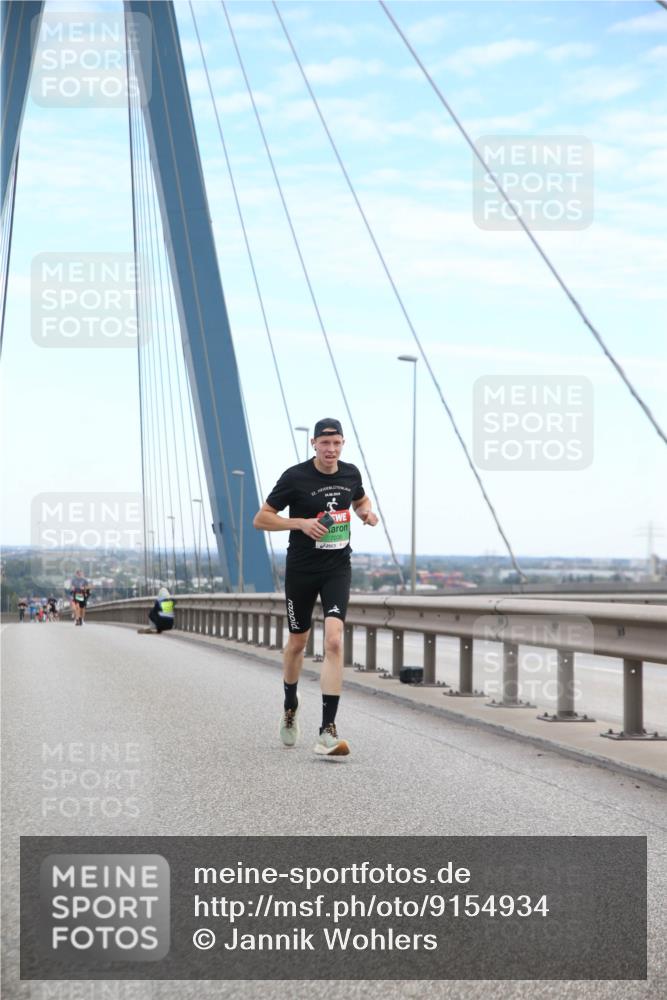03.10.2025 - Köhlbrandbrückenlauf Jannik Wohlers http://msf.ph/oto/9154934 03.10.2025 15:18:27 Position 1 32, 7036 meine-sportfotos.de