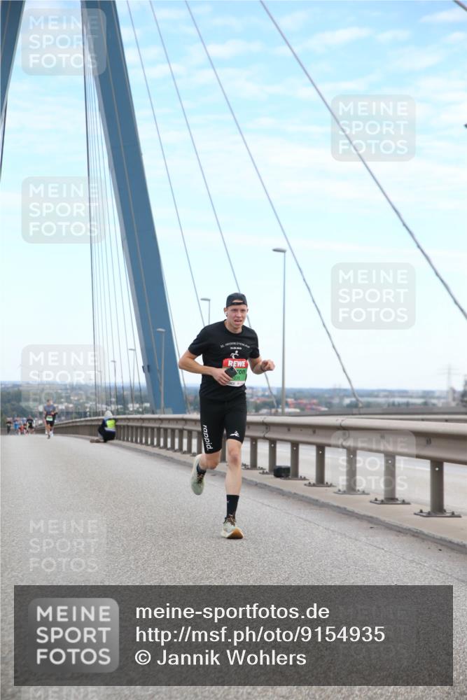 03.10.2025 - Köhlbrandbrückenlauf Jannik Wohlers http://msf.ph/oto/9154935 03.10.2025 15:18:27 Position 1 32 meine-sportfotos.de
