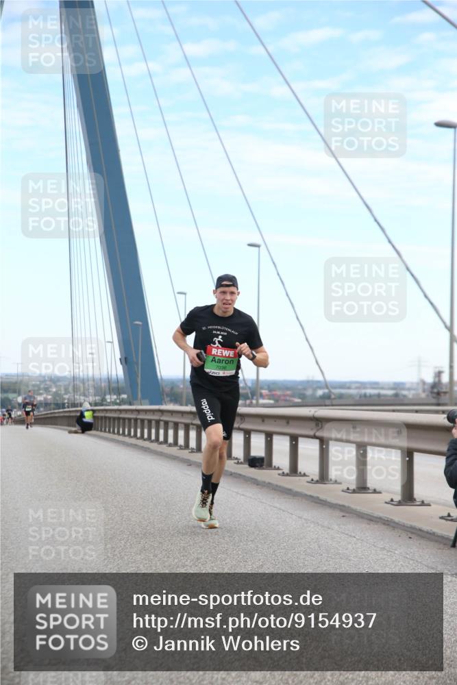 03.10.2025 - Köhlbrandbrückenlauf Jannik Wohlers http://msf.ph/oto/9154937 03.10.2025 15:18:27 Position 1 32, 24, 08, 2019, 7036 meine-sportfotos.de