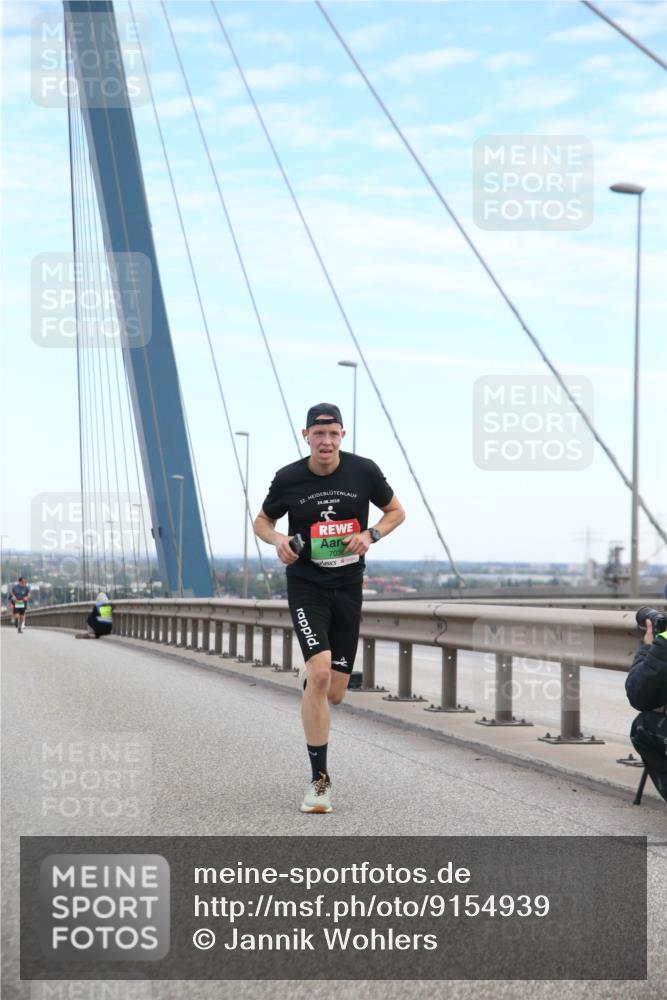 03.10.2025 - Köhlbrandbrückenlauf Jannik Wohlers http://msf.ph/oto/9154939 03.10.2025 15:18:27 Position 1 32, 24, 08, 2019, 7036 meine-sportfotos.de