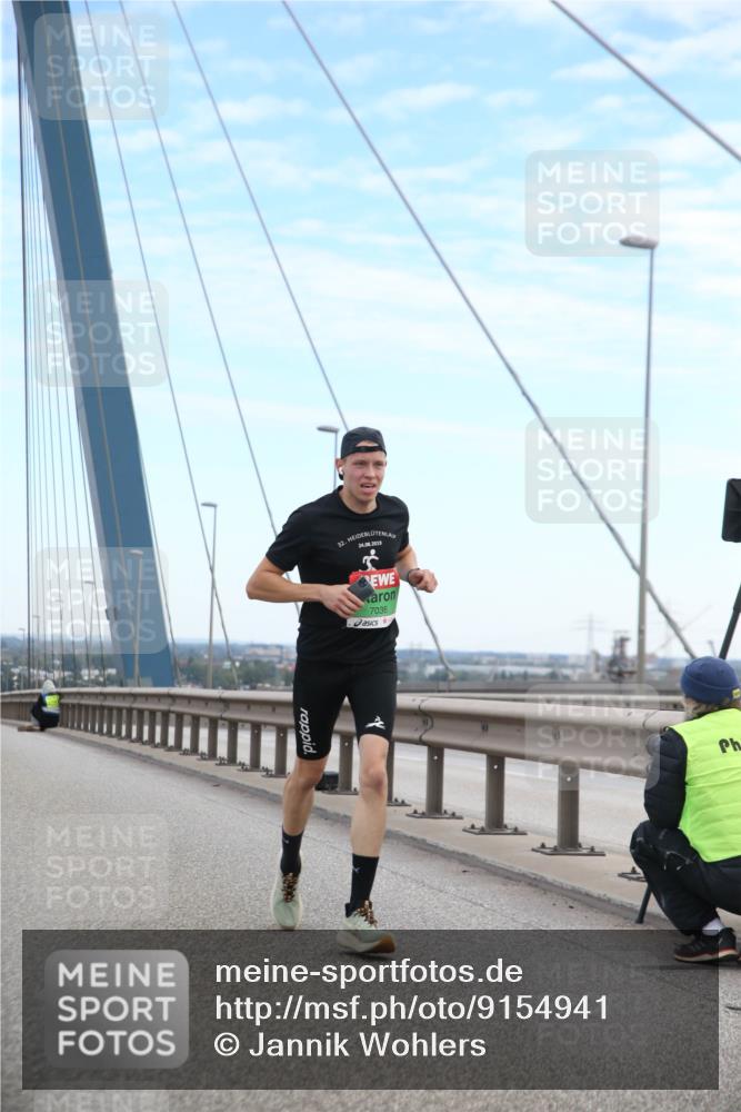 03.10.2025 - Köhlbrandbrückenlauf Jannik Wohlers http://msf.ph/oto/9154941 03.10.2025 15:18:28 Position 1 32, 24, 08, 2019, 7036 meine-sportfotos.de