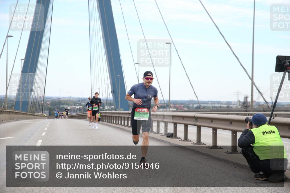 03.10.2025 - Köhlbrandbrückenlauf Jannik Wohlers http://msf.ph/oto/9154946 03.10.2025 15:18:39 Position 1 7045 meine-sportfotos.de