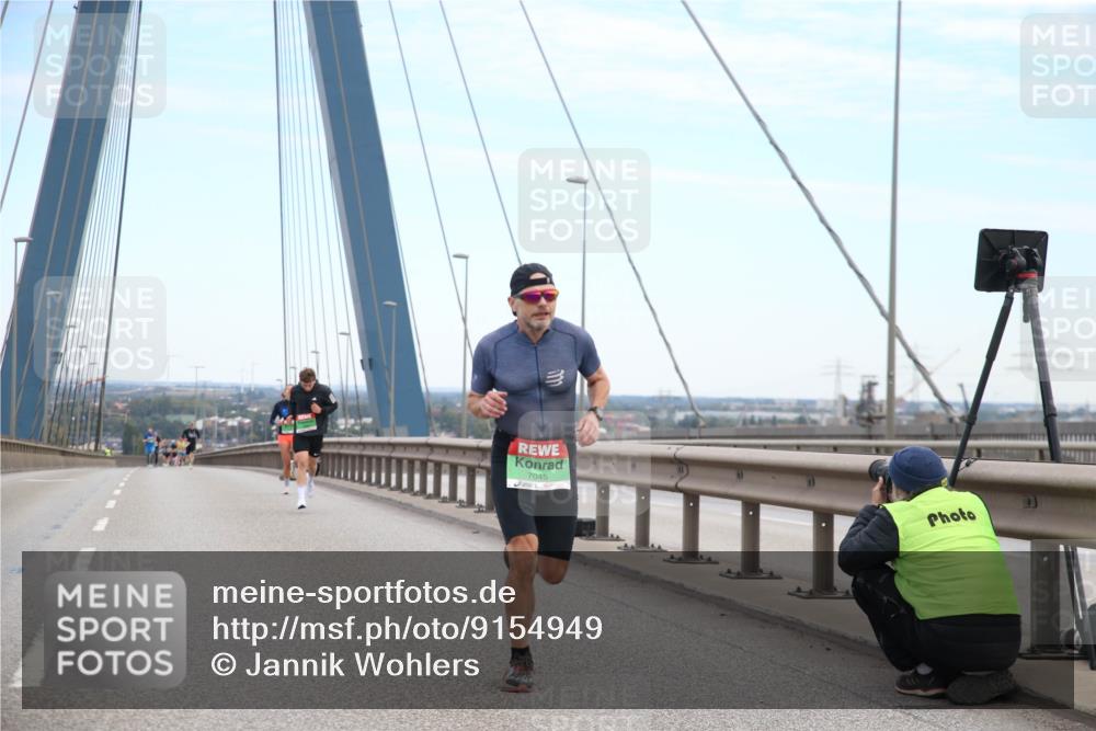 03.10.2025 - Köhlbrandbrückenlauf Jannik Wohlers http://msf.ph/oto/9154949 03.10.2025 15:18:39 Position 1 7045 meine-sportfotos.de