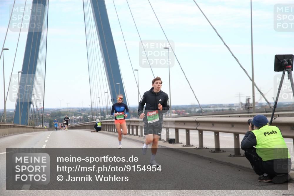 03.10.2025 - Köhlbrandbrückenlauf Jannik Wohlers http://msf.ph/oto/9154954 03.10.2025 15:18:43 Position 1  meine-sportfotos.de