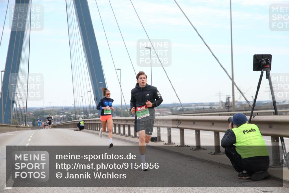 03.10.2025 - Köhlbrandbrückenlauf Jannik Wohlers http://msf.ph/oto/9154956 03.10.2025 15:18:43 Position 1  meine-sportfotos.de
