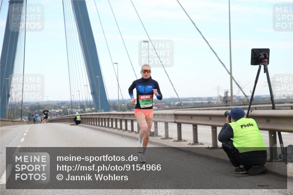 03.10.2025 - Köhlbrandbrückenlauf Jannik Wohlers http://msf.ph/oto/9154966 03.10.2025 15:18:45 Position 1 7020 meine-sportfotos.de