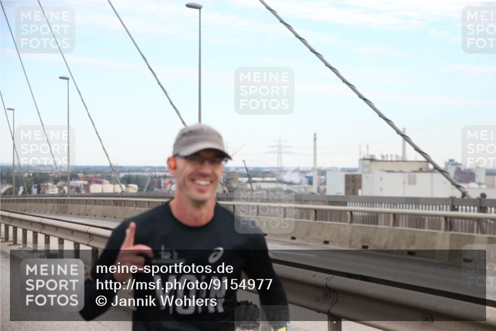 03.10.2025 - Köhlbrandbrückenlauf Jannik Wohlers http://msf.ph/oto/9154977 03.10.2025 15:18:58 Position 1  meine-sportfotos.de