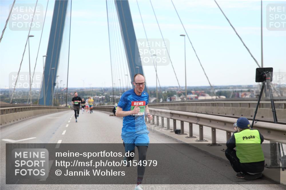03.10.2025 - Köhlbrandbrückenlauf Jannik Wohlers http://msf.ph/oto/9154979 03.10.2025 15:19:00 Position 1  meine-sportfotos.de