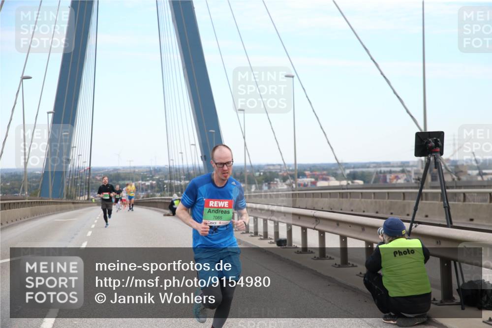 03.10.2025 - Köhlbrandbrückenlauf Jannik Wohlers http://msf.ph/oto/9154980 03.10.2025 15:19:00 Position 1 7065 meine-sportfotos.de