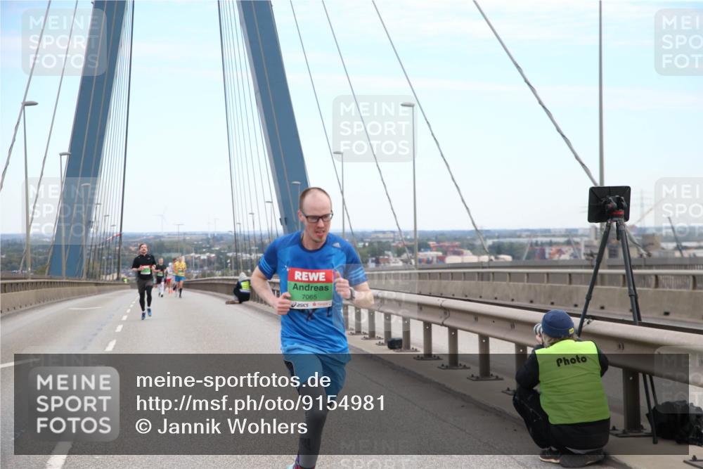03.10.2025 - Köhlbrandbrückenlauf Jannik Wohlers http://msf.ph/oto/9154981 03.10.2025 15:19:00 Position 1 7065 meine-sportfotos.de