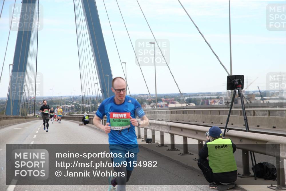 03.10.2025 - Köhlbrandbrückenlauf Jannik Wohlers http://msf.ph/oto/9154982 03.10.2025 15:19:00 Position 1 7065 meine-sportfotos.de