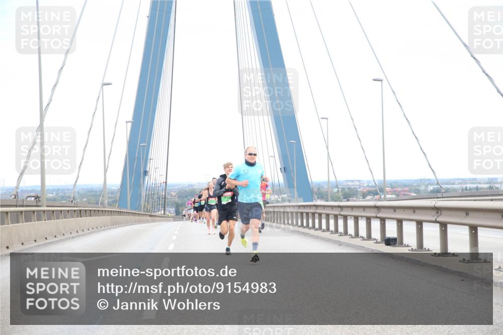03.10.2025 - Köhlbrandbrückenlauf Jannik Wohlers http://msf.ph/oto/9154983 03.10.2025 15:19:52 Position 1  meine-sportfotos.de