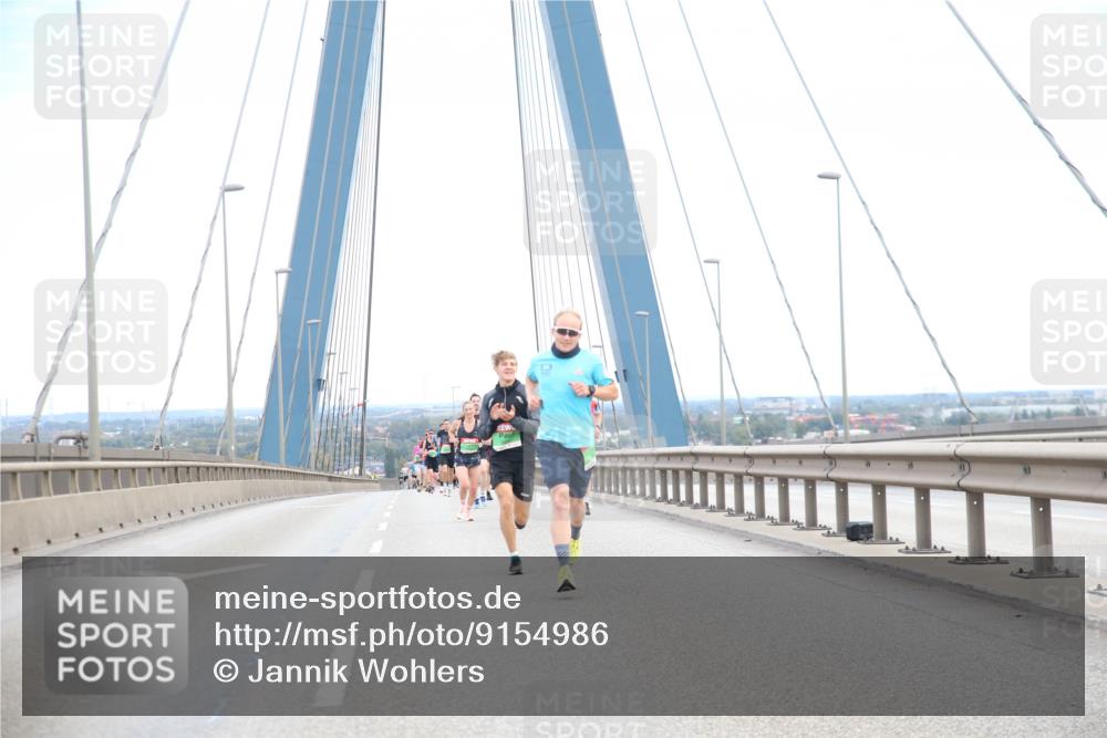 03.10.2025 - Köhlbrandbrückenlauf Jannik Wohlers http://msf.ph/oto/9154986 03.10.2025 15:19:53 Position 1  meine-sportfotos.de
