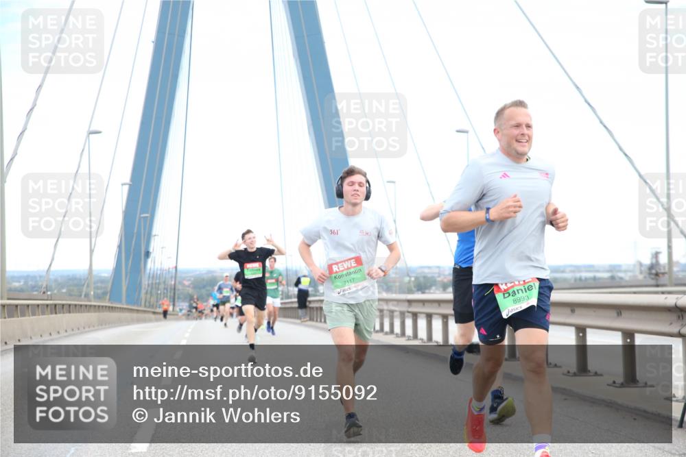 03.10.2025 - Köhlbrandbrückenlauf Jannik Wohlers http://msf.ph/oto/9155092 03.10.2025 15:20:10 Position 1 361, 7117, 8993 meine-sportfotos.de