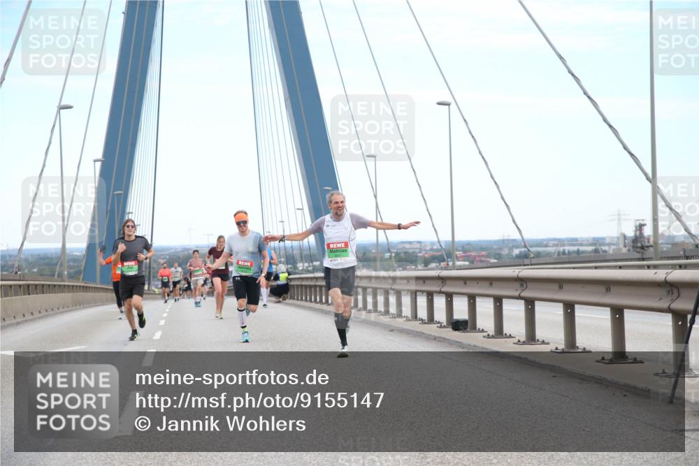 03.10.2025 - Köhlbrandbrückenlauf Jannik Wohlers http://msf.ph/oto/9155147 03.10.2025 15:20:32 Position 1 9057 meine-sportfotos.de