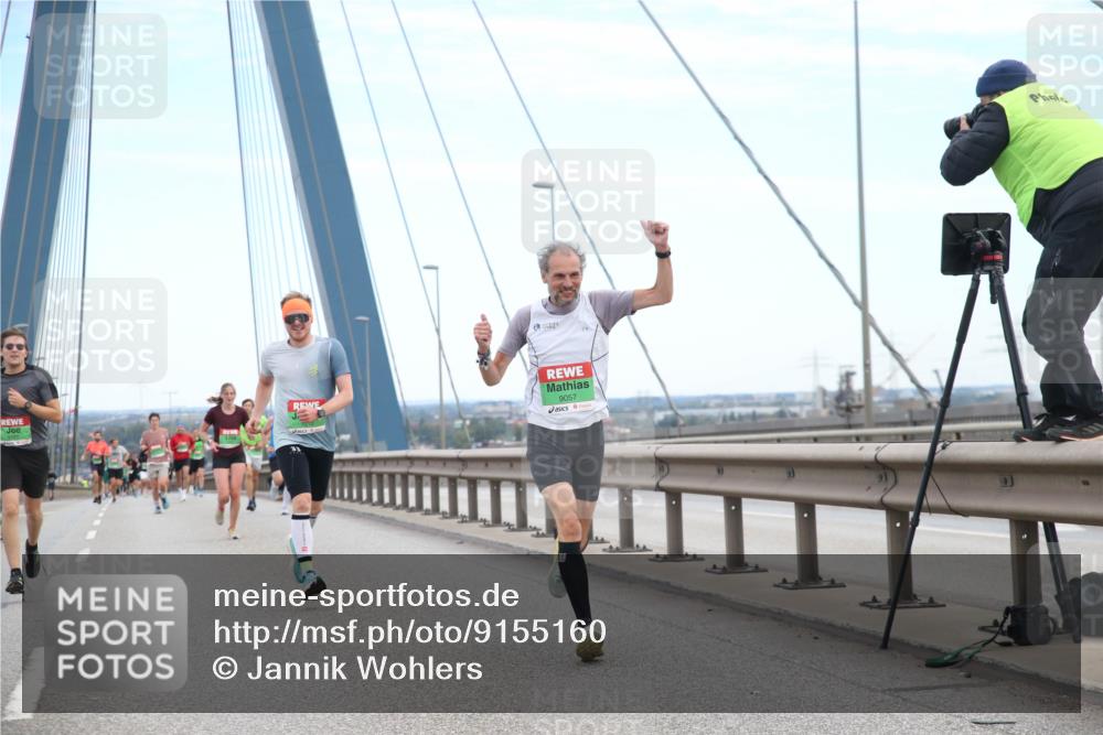03.10.2025 - Köhlbrandbrückenlauf Jannik Wohlers http://msf.ph/oto/9155160 03.10.2025 15:20:33 Position 1 9057 meine-sportfotos.de